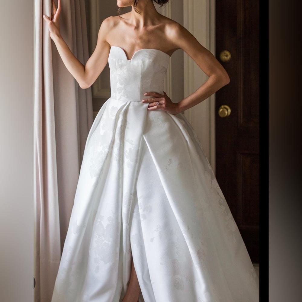 Reem Acra Flock of Angels fits size 4-6, M